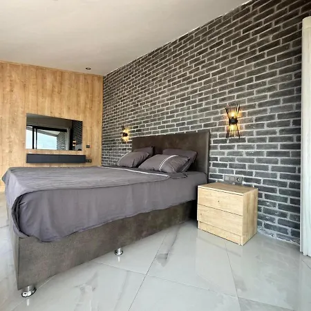Тесла Дюплекс. Двухэтажные Апартаменты В Центре Алании Alanya